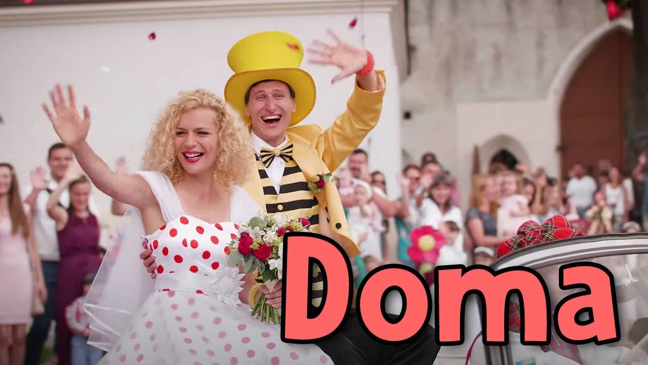 Smejko a Tanculienka - Doma